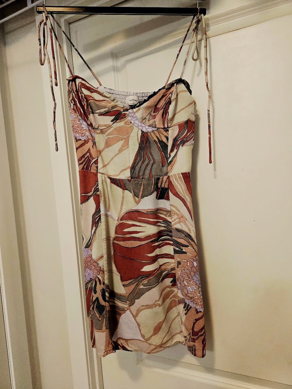 Wilfred by Aritzia dress is featured in a cream base with a muted print Size 4